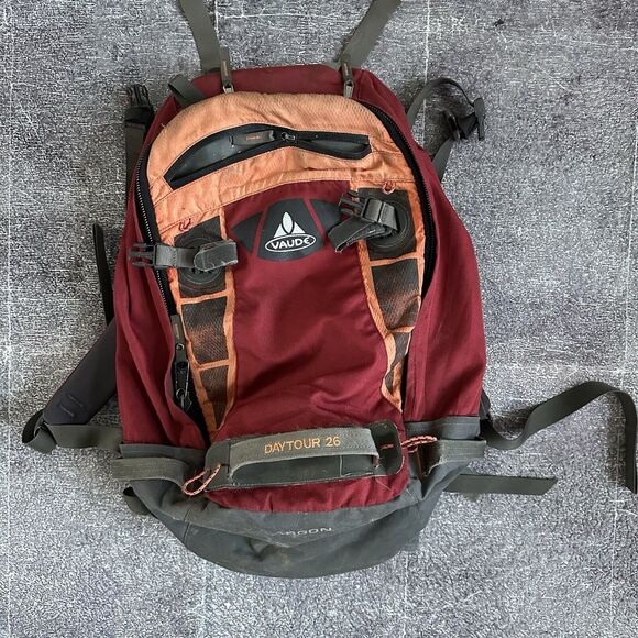 Men's Vintage Y2K Vaude Daytour 26 L Internal Frame Red Hiking Day Pack Backpack